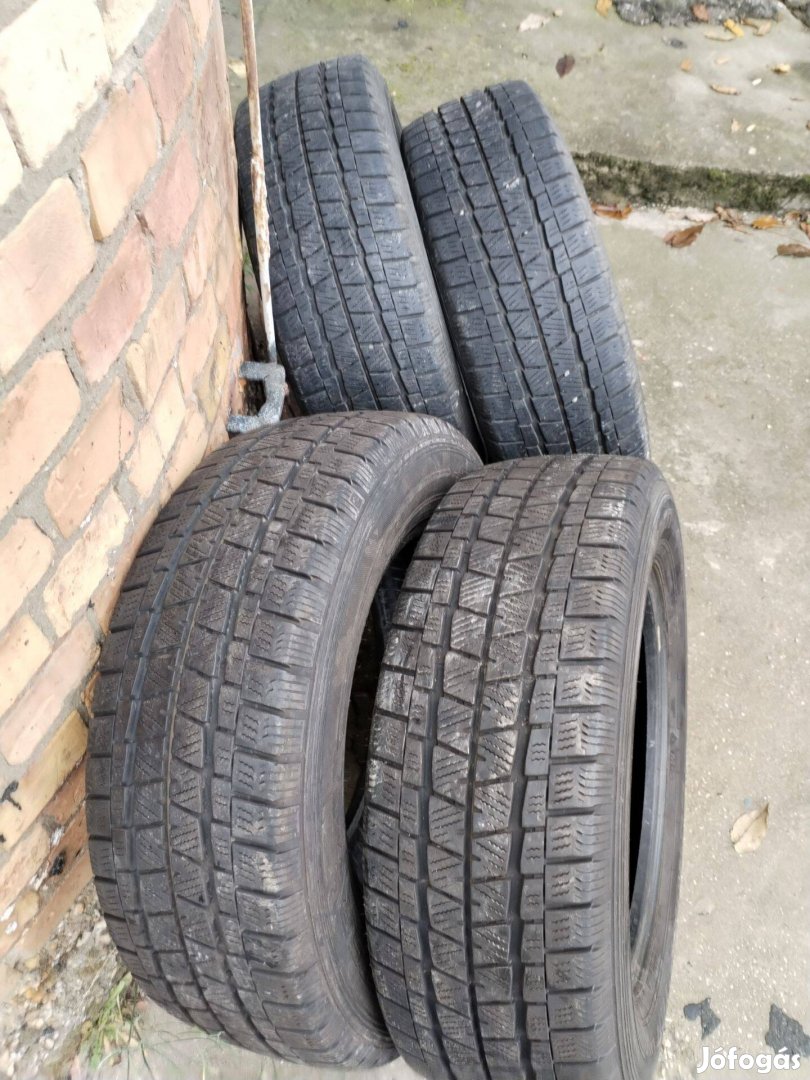 Falken 215 65 16 C autógumi garnitura téli jó állapotúak