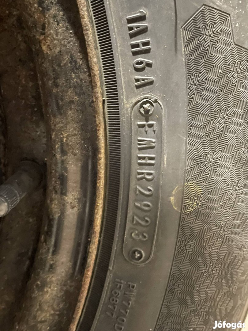 Falken 225/55 R16 Télikerék garnitúra