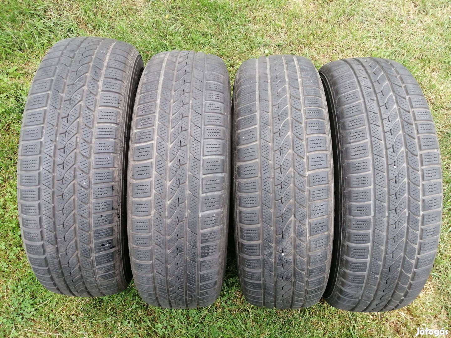 Falken 225/65 R17 téli garnitúra