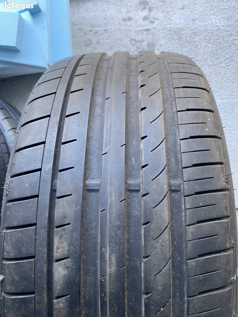 Falken 235/35 19  nyári gumi 1db