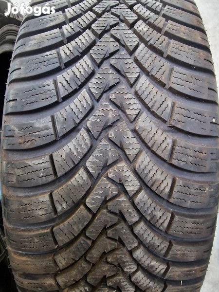 Falken 235/55R18 HS01 7mm DOT20 használt gumi HG12655 téli