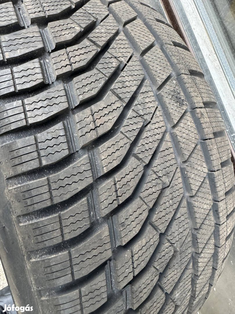 Falken 255/35r19 téligumi eladó
