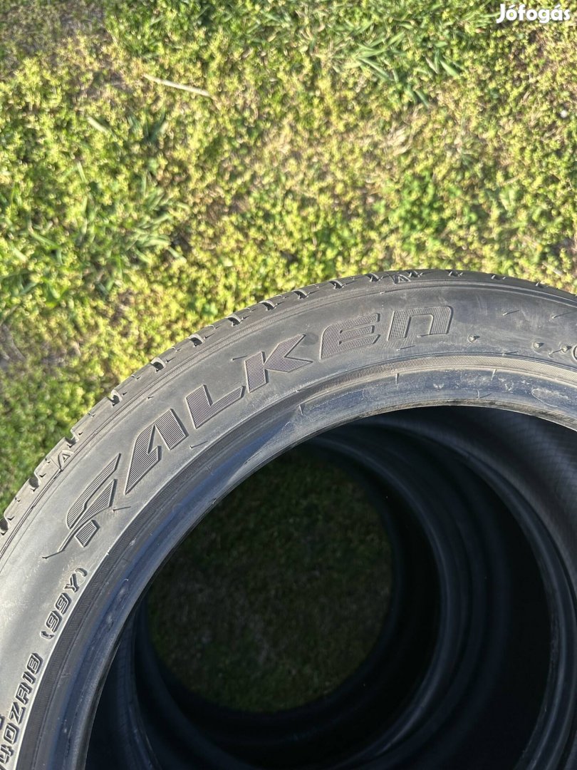 Falken 255/40 R18-as nyári gumi 