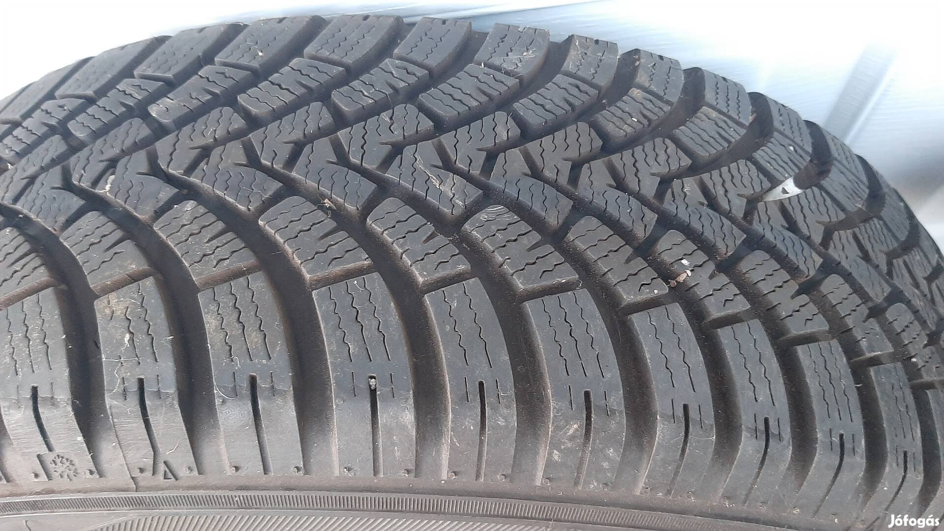 Falken Eurowinter 185/65r15 téligumi 4db eladó 