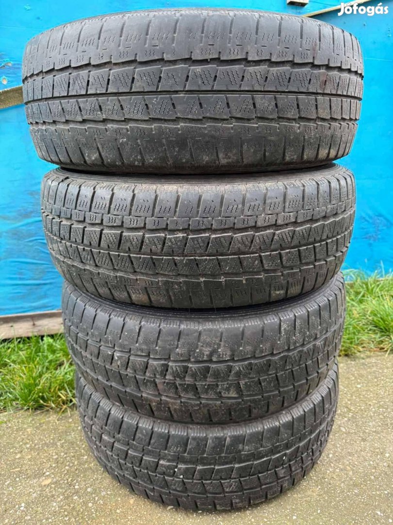 Falken Eurowinter 205/65-15C téligumi garnitura