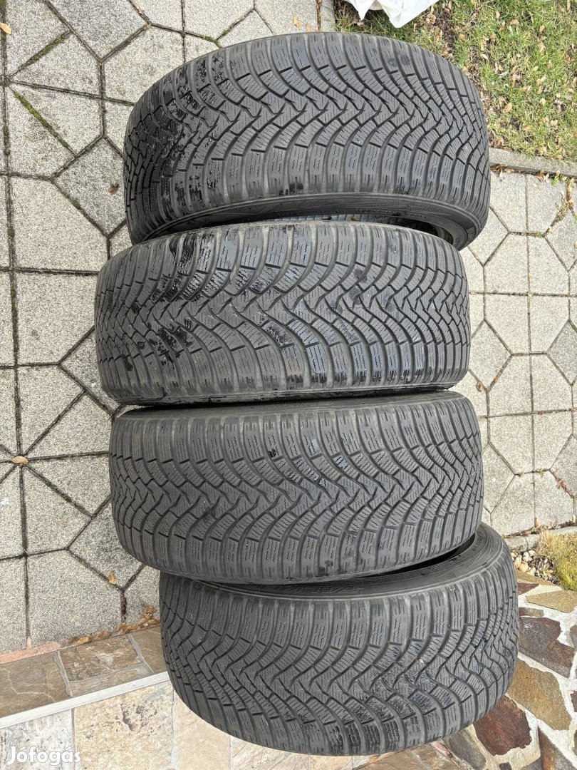 Falken Eurowinter 4 db téligumi 245/40 R19