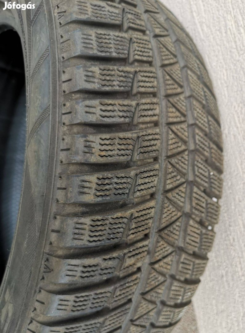 Falken Eurowinter HS449 225/55 R17 101V XL használt jó állapotú téli