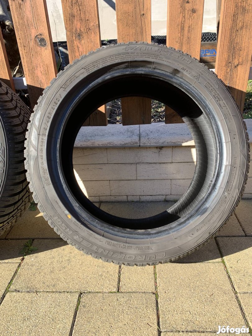 Falken Téli gumi 215/45 R16 90V