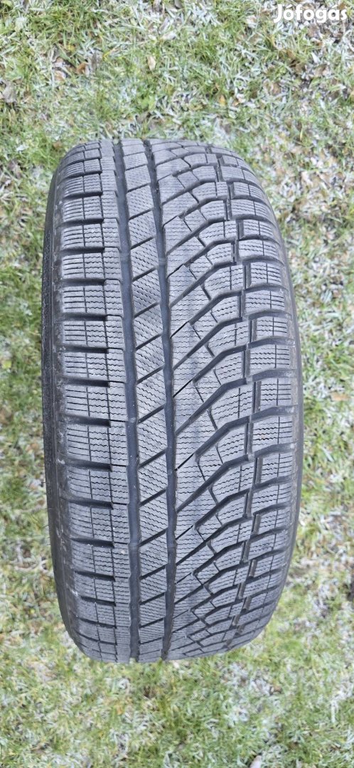 Falken Téligumi (245/45R19)