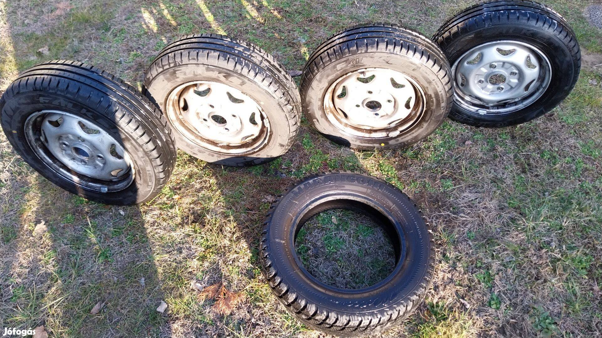 Falken nyári autógumi szett R13, pótgumival olcsón eladó