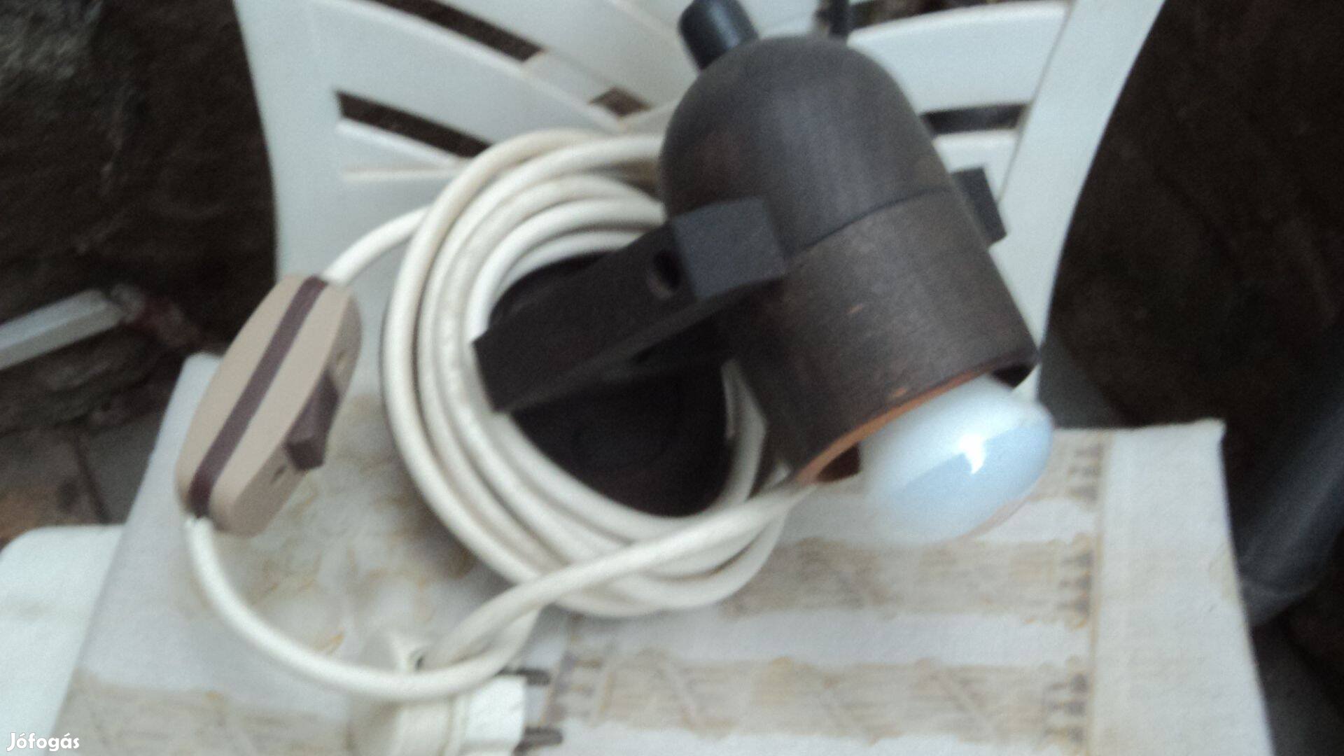 Falra fúrható lámpa