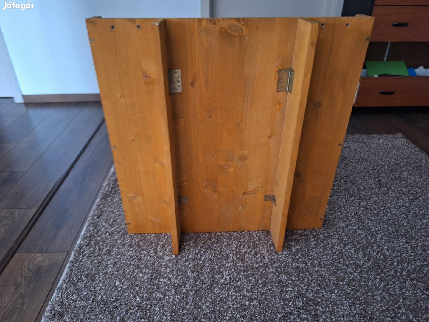 Falra rögzíthető, fa asztal eladó!