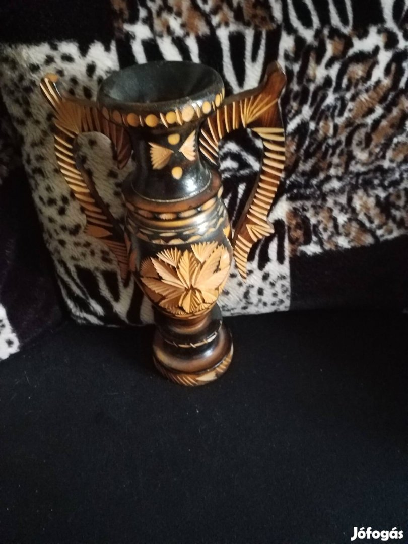 Faragott Korondi váza 