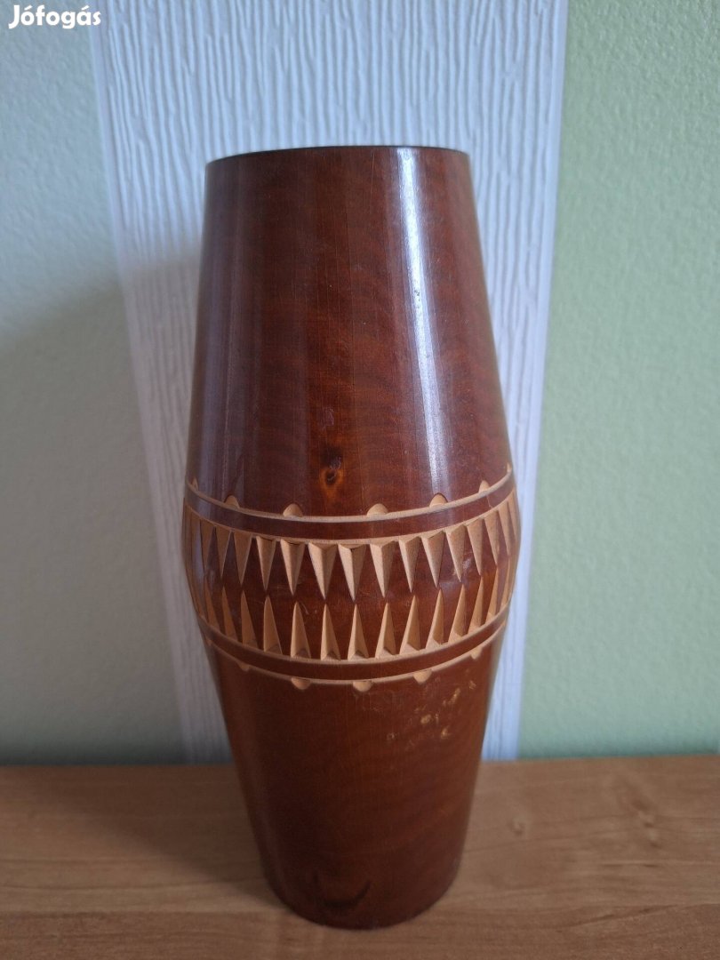 Faragott, 50 éves váza