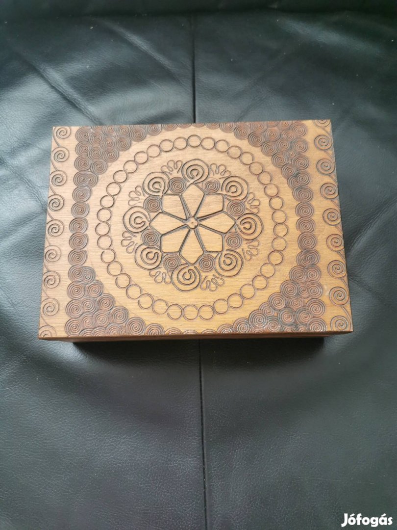 Faragott díszdoboz nagy