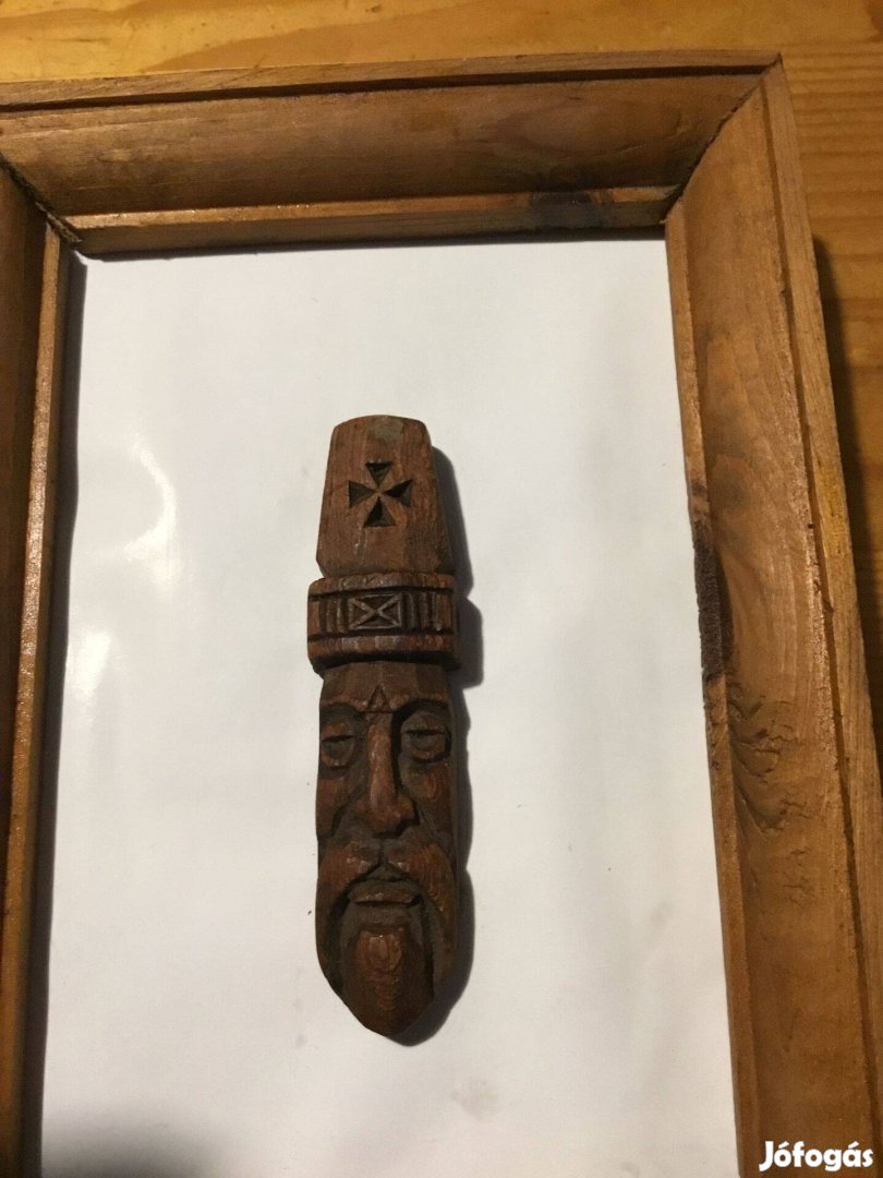 Faragott fa fej, képkeretben - Lengyelországból