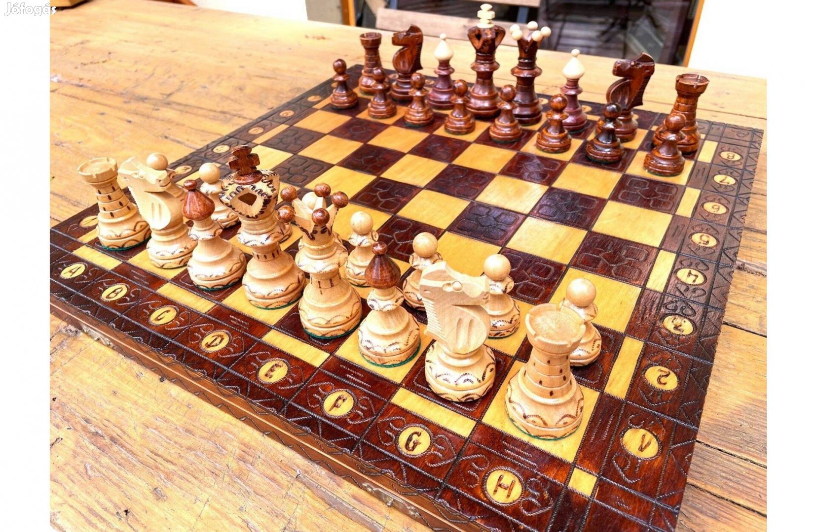 Faragott fa sakk készlet