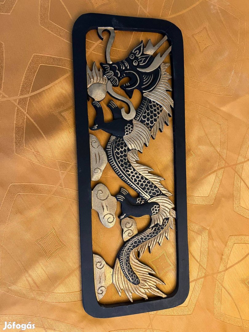 Faragott fa sárkány panel (fekete/arany)