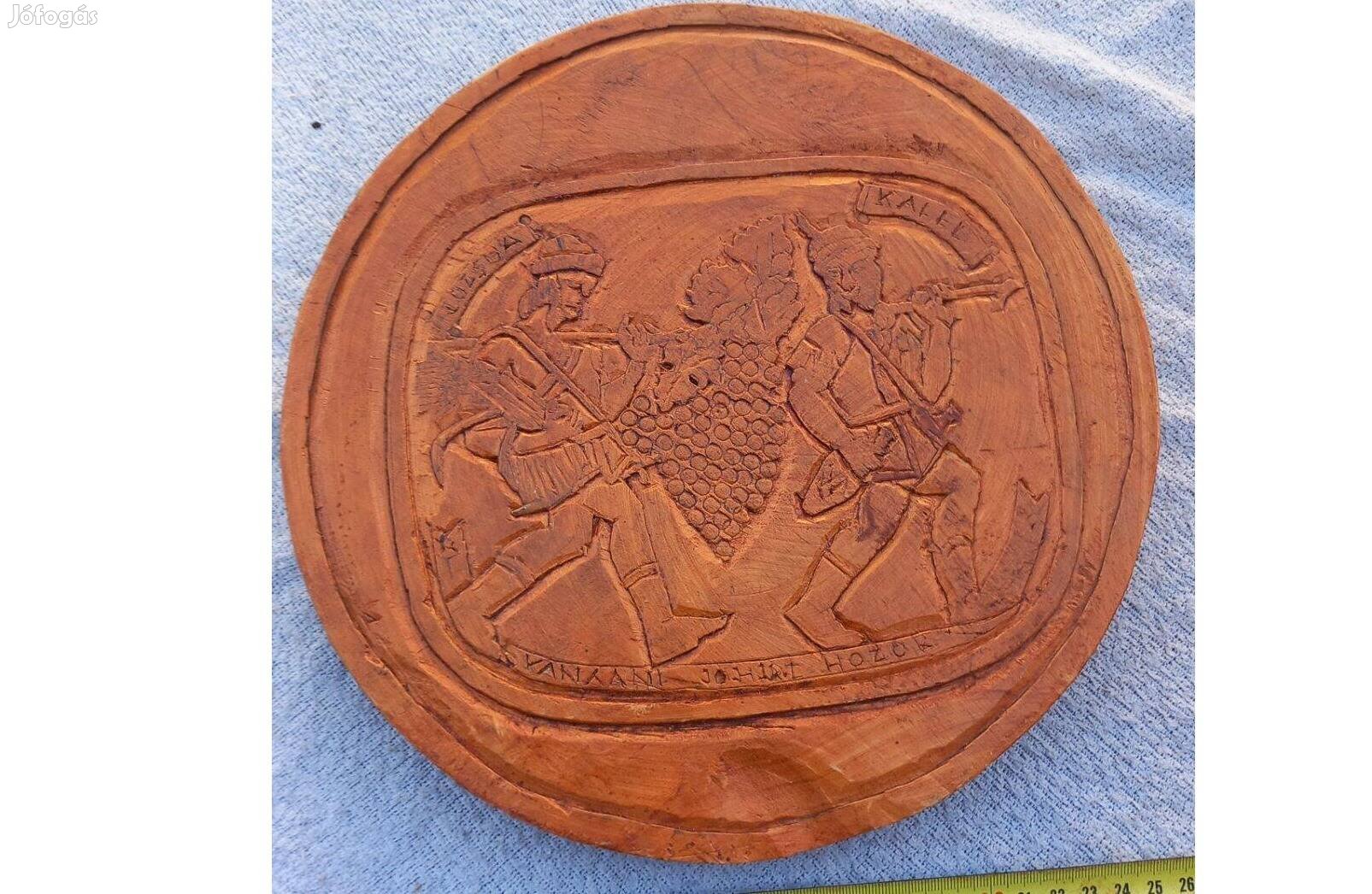 Faragott kerek fa fali kép boros pince pl