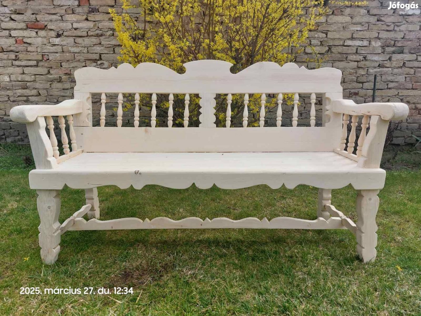 Faragott kerti pad