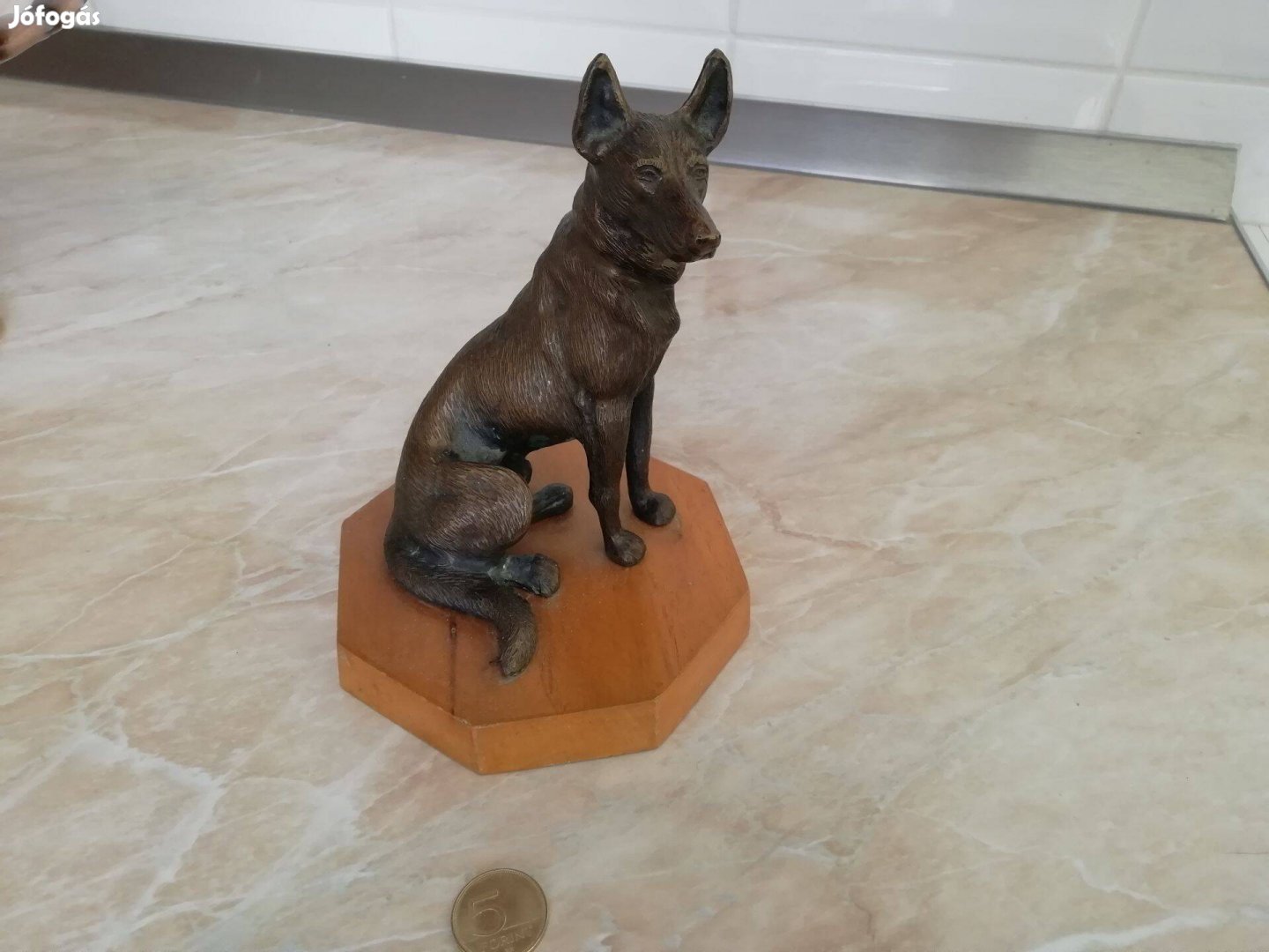 Farkaskutya bronz szobor az 1940-es évekből