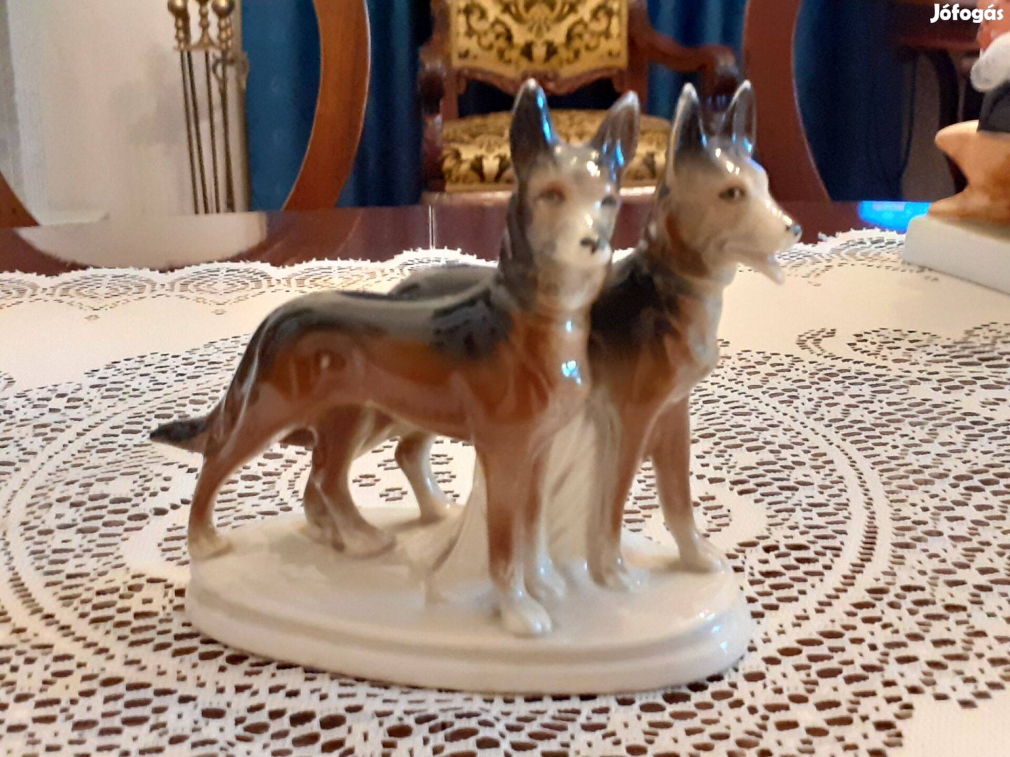 Farkasok porcelán figura