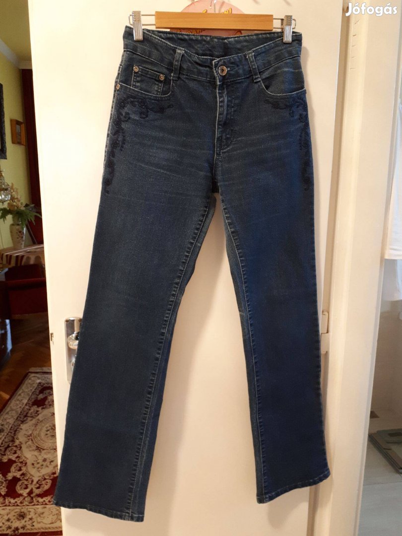 Farmer, női, nagyon csini, hímzett díszítéssel, használtan