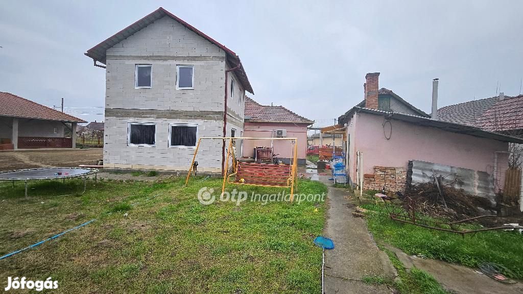 Farmosi 126 nm-es ház eladó