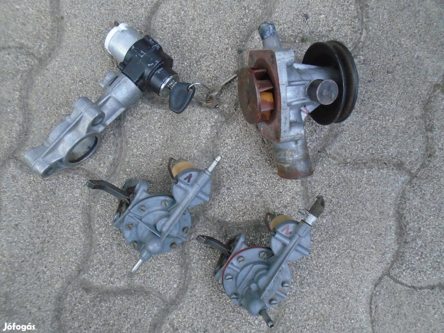 Faros Skoda 105 / 120 alkatrészek, vízpumpa, AC pumpa, gyújtáskapcsoló