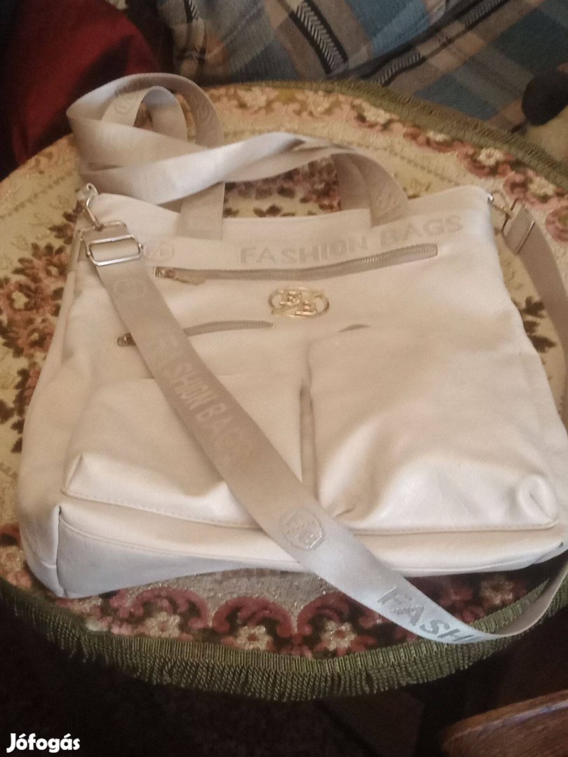 Fashion bags női krém színű válltáska táska eladó 2000ft óbuda