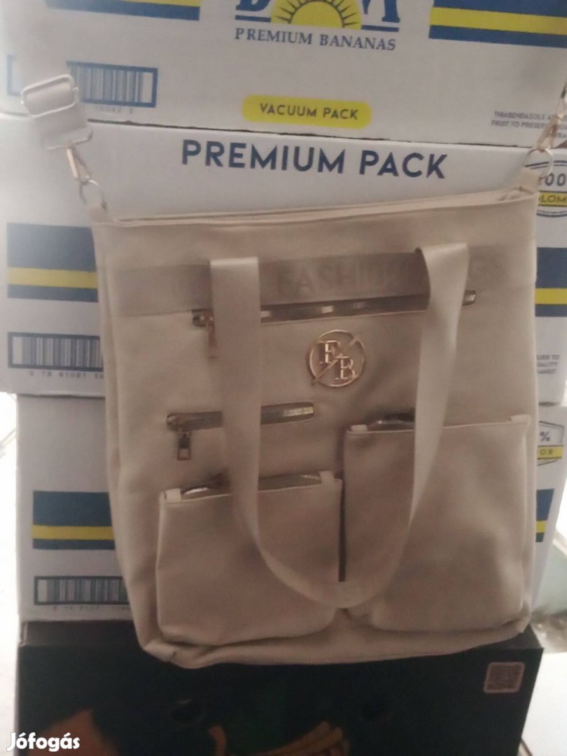 Fashion bags női krém színű válltáska táska eladó 6000ft óbuda