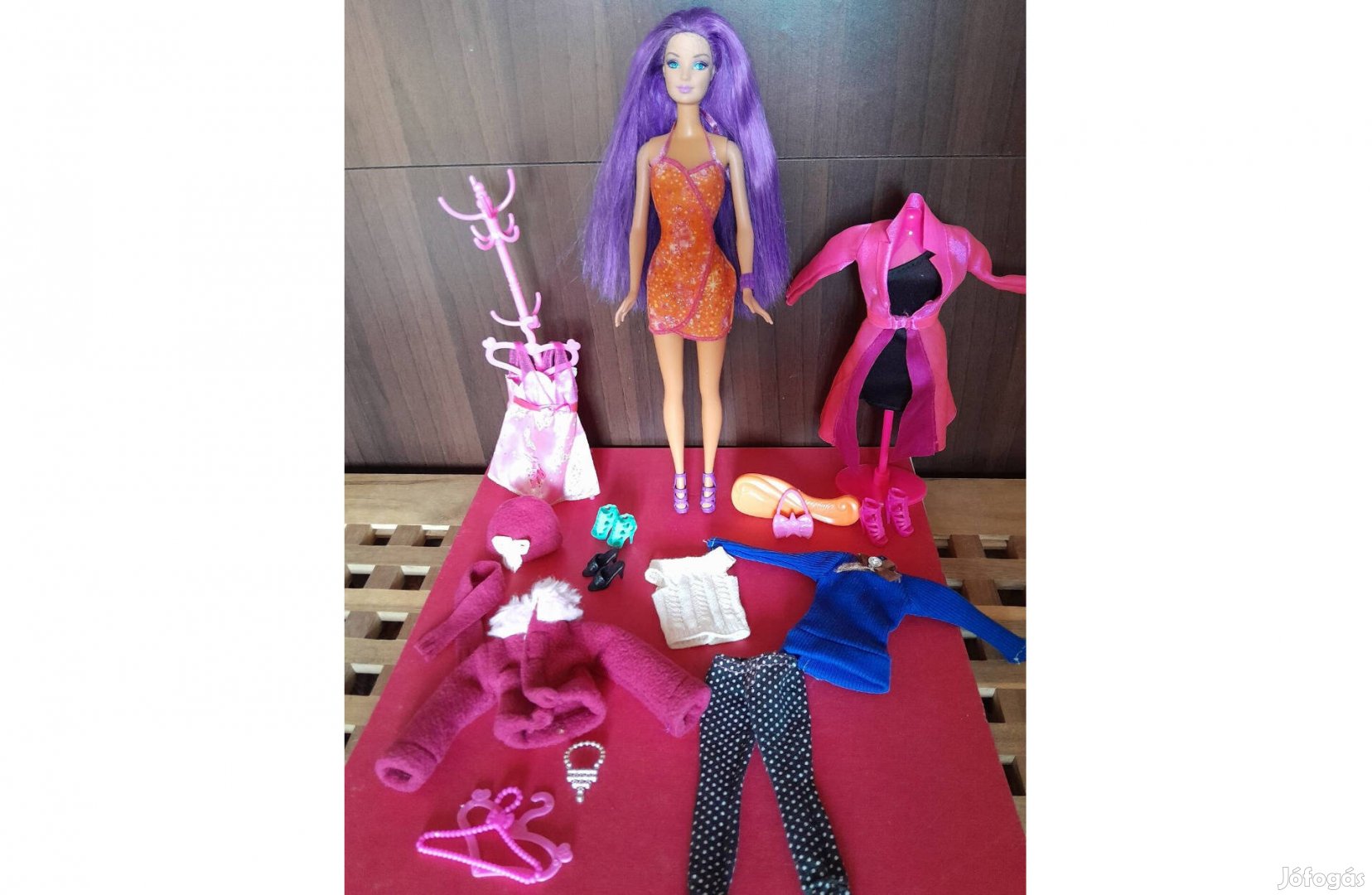 Fashionista barbie baba Divat Barbie baba ruhatárral kiegészítőkkel