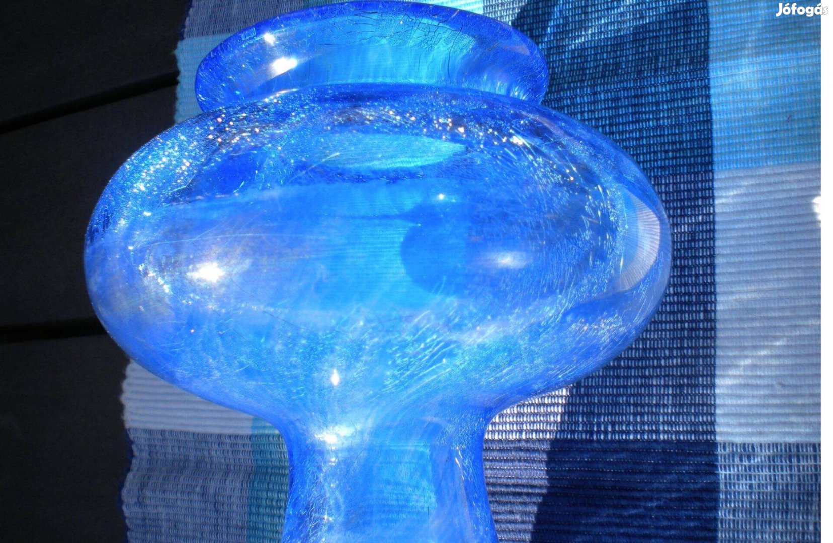 Fátyolüveg váza hibátlan ibolykék színben