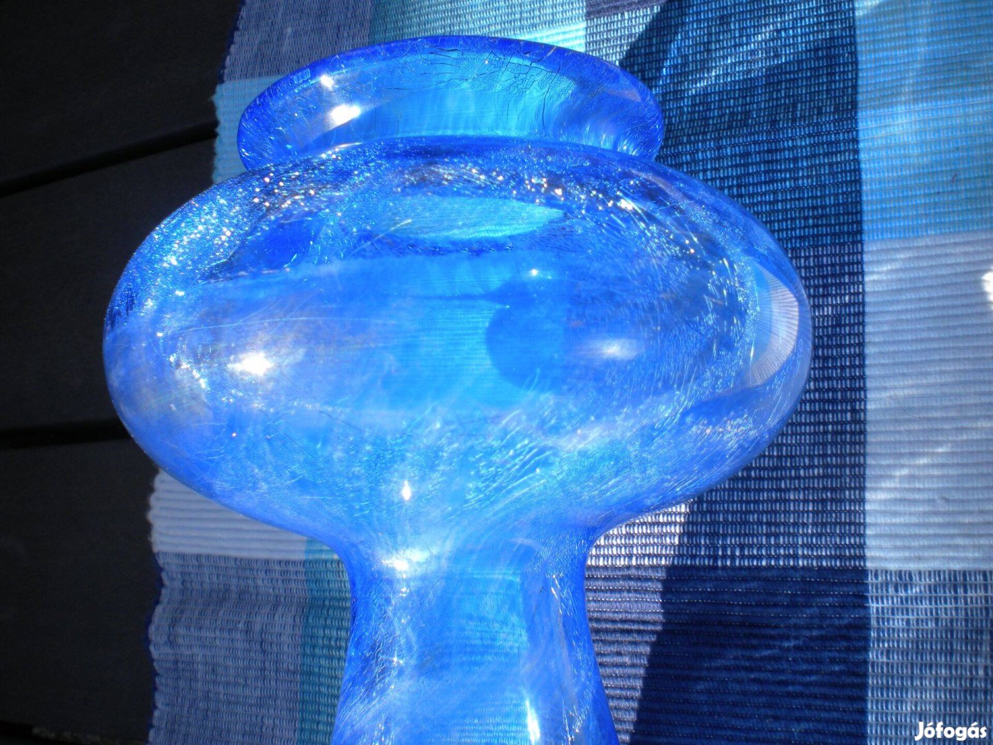 Fátyolüveg váza hibátlan ibolykék színben