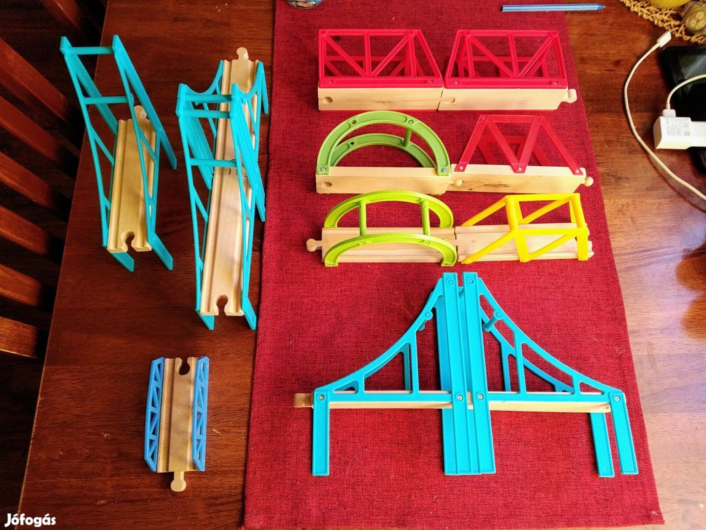 Favonat Hidak, Felüljárók Újak