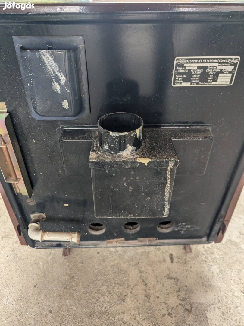 Fég kéményes gázkonvektor újszerű állapotban, 62 cm széles