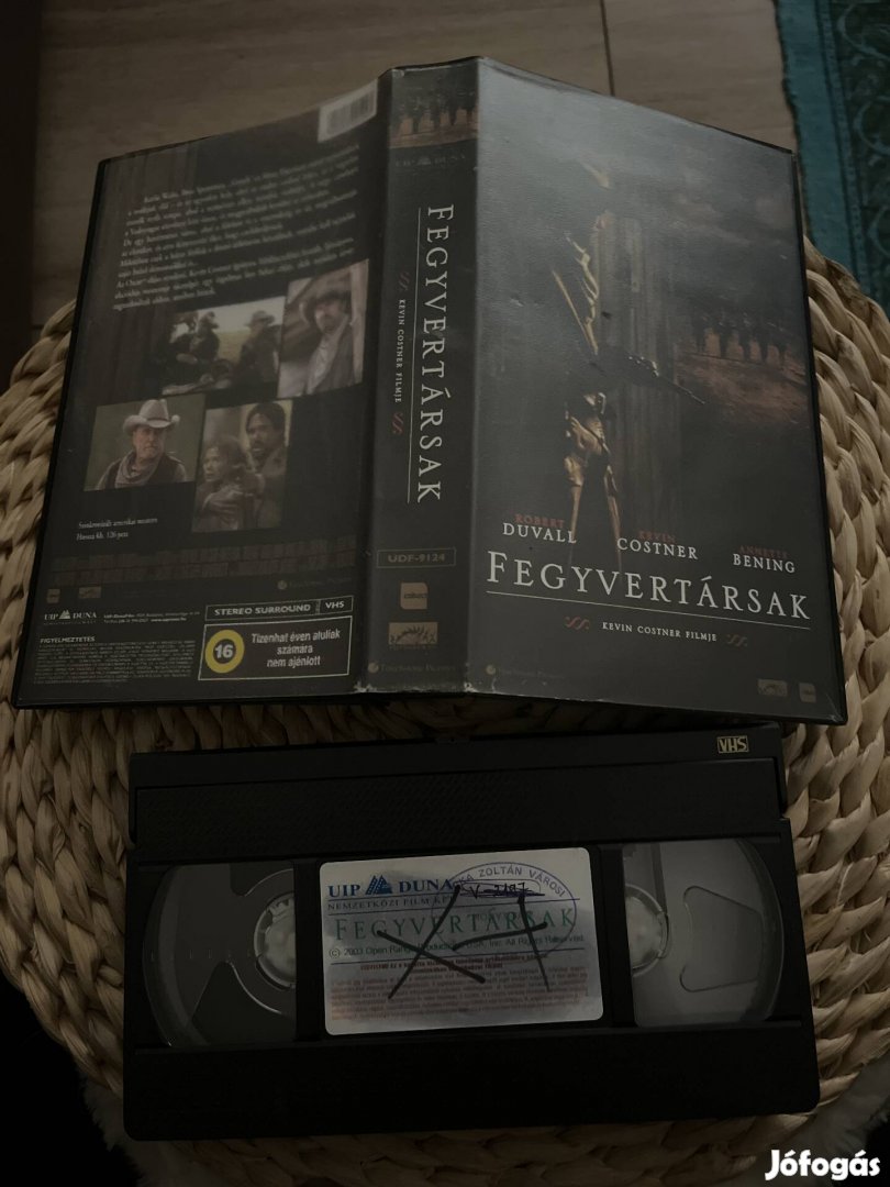 Fegyvertársak vhs