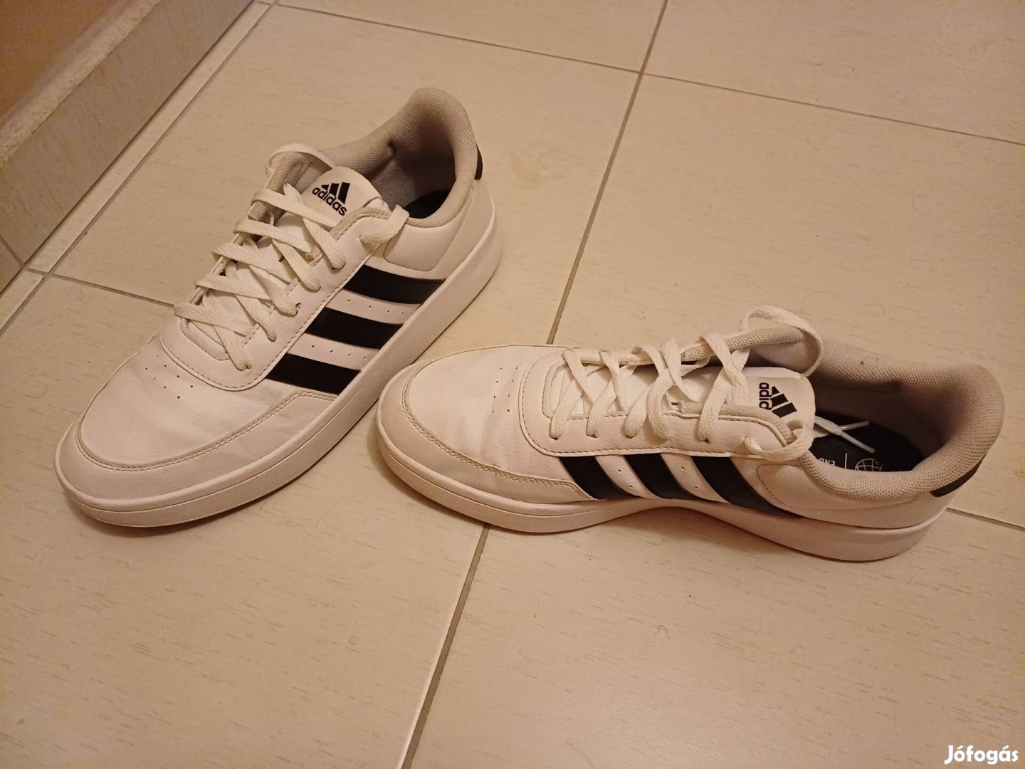 Fehér Adidas cipő