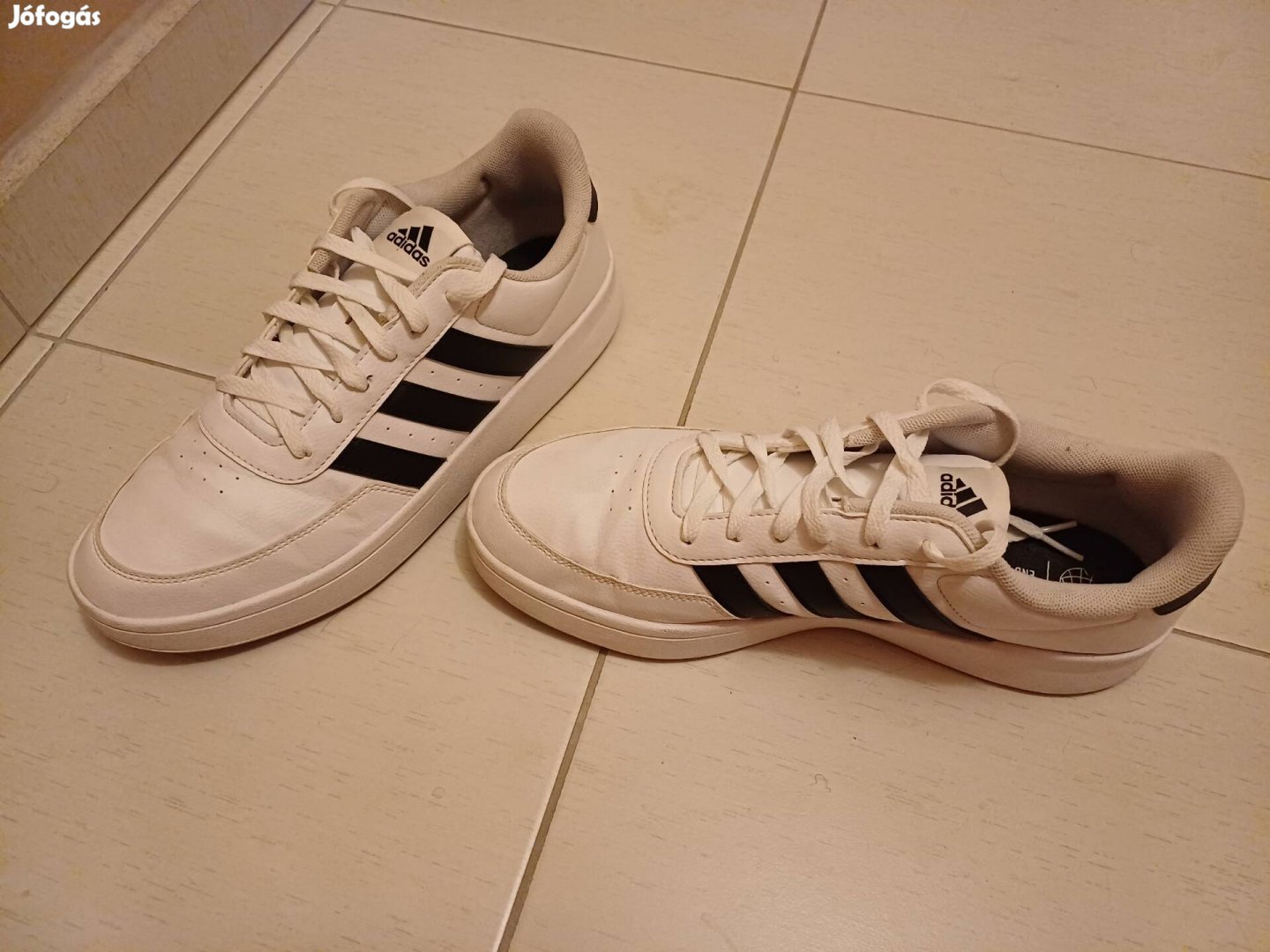 Fehér Adidas cipő