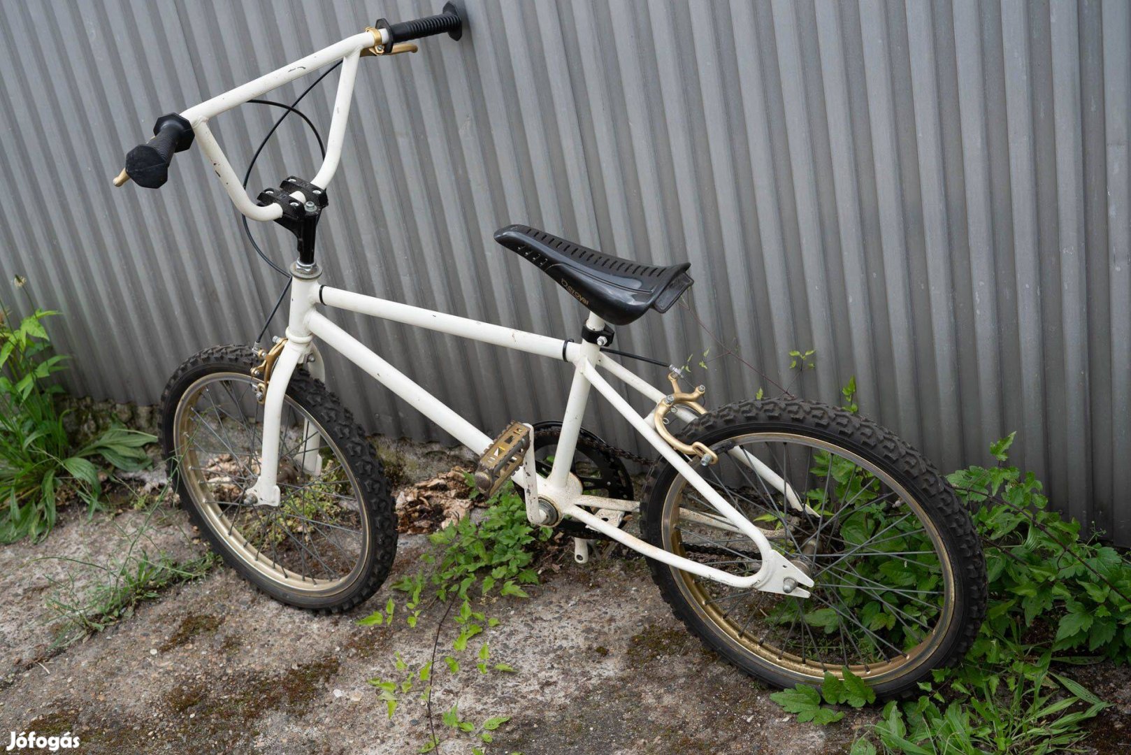 Fehér BMX 987 (!) kerékpár