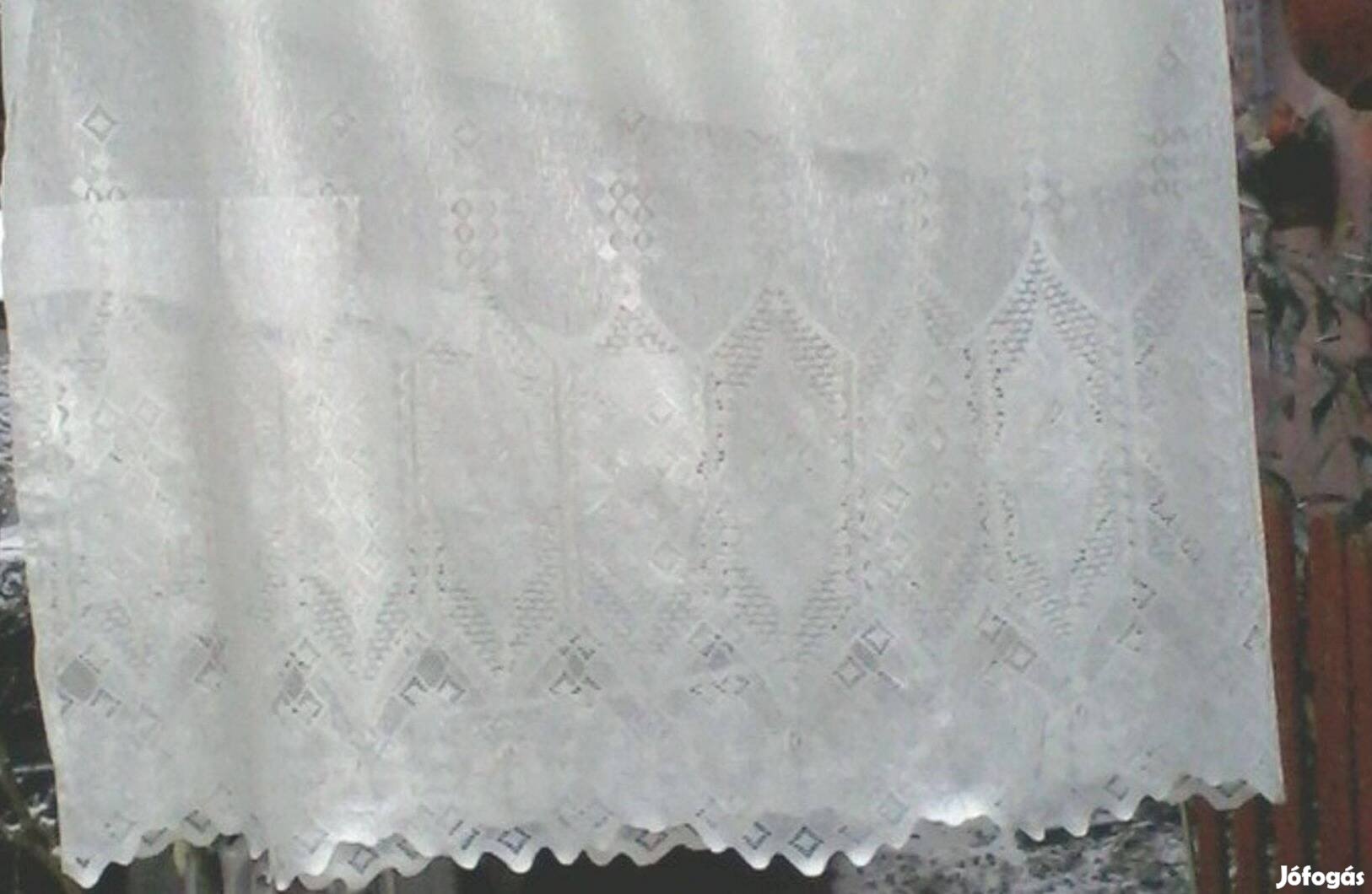Fehér Csipkefüggöny Mag. 112 cm/ szél. 214 cm