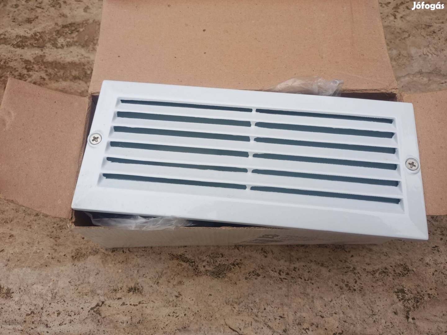 Fehér Falba süllyeszthető Forlight lámpa. Lépcső világítás