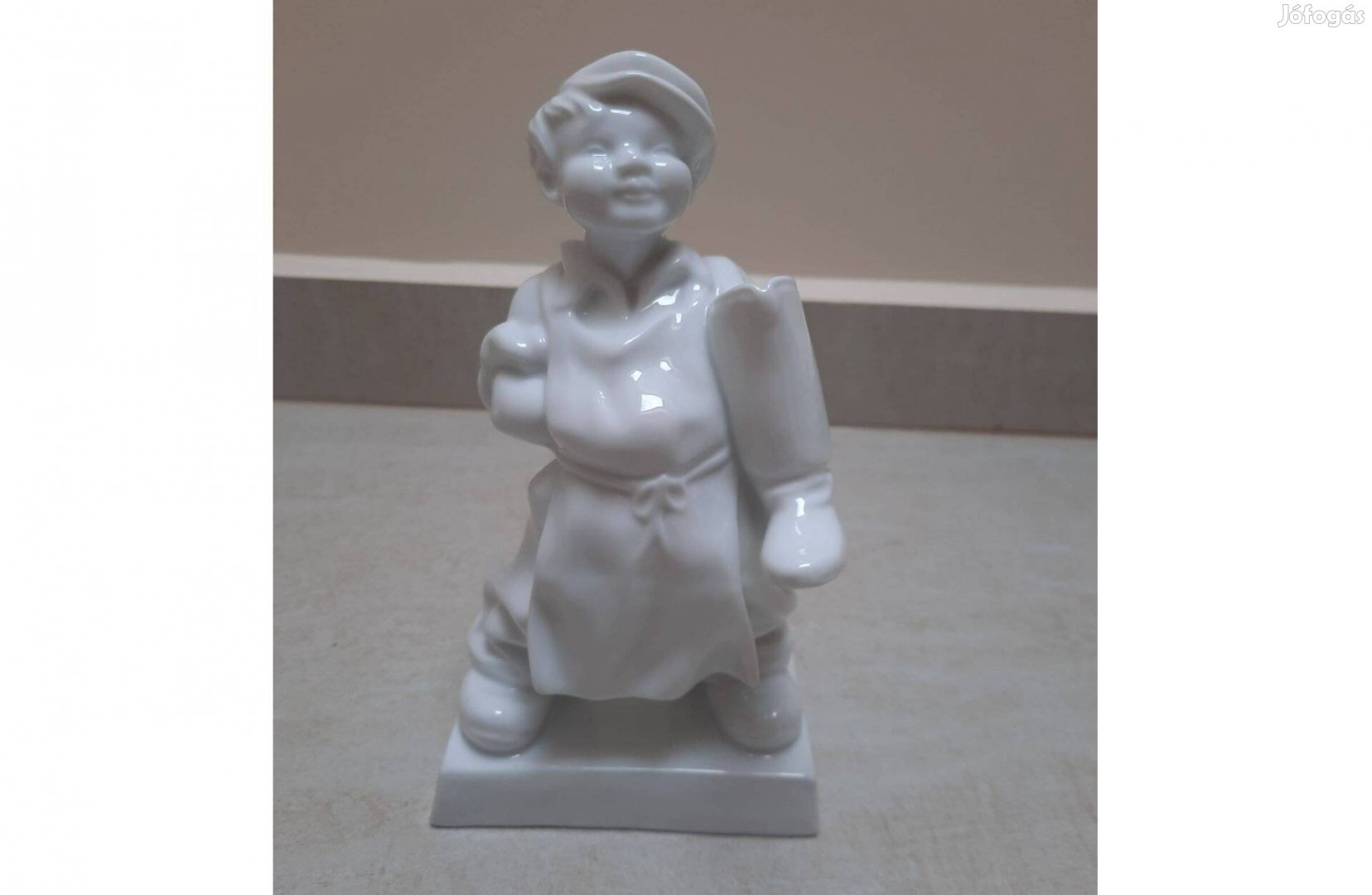 Fehér Herendi Csizmadia inas, cipész fiú porcelán figura eladó!