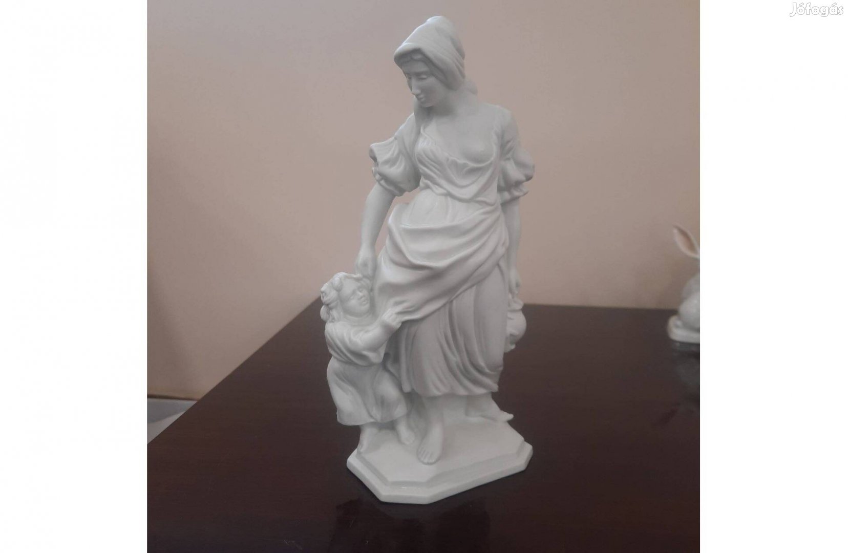 Fehér Herendi biszkvit Anyaság, Anya gyermekével porcelán figura eladó