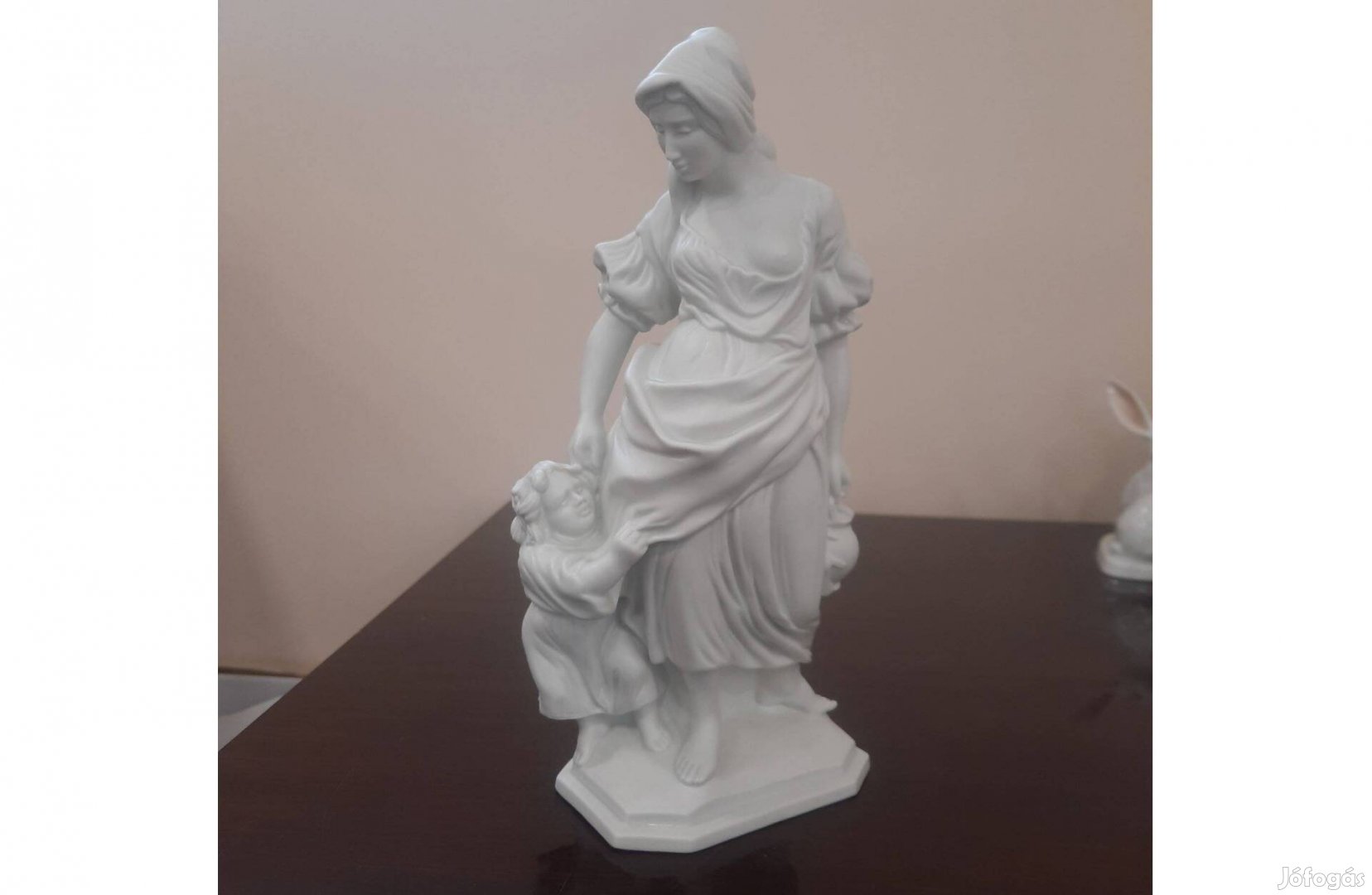 Fehér Herendi biszkvit porcelán Anyaság, Anya gyermekével figura eladó