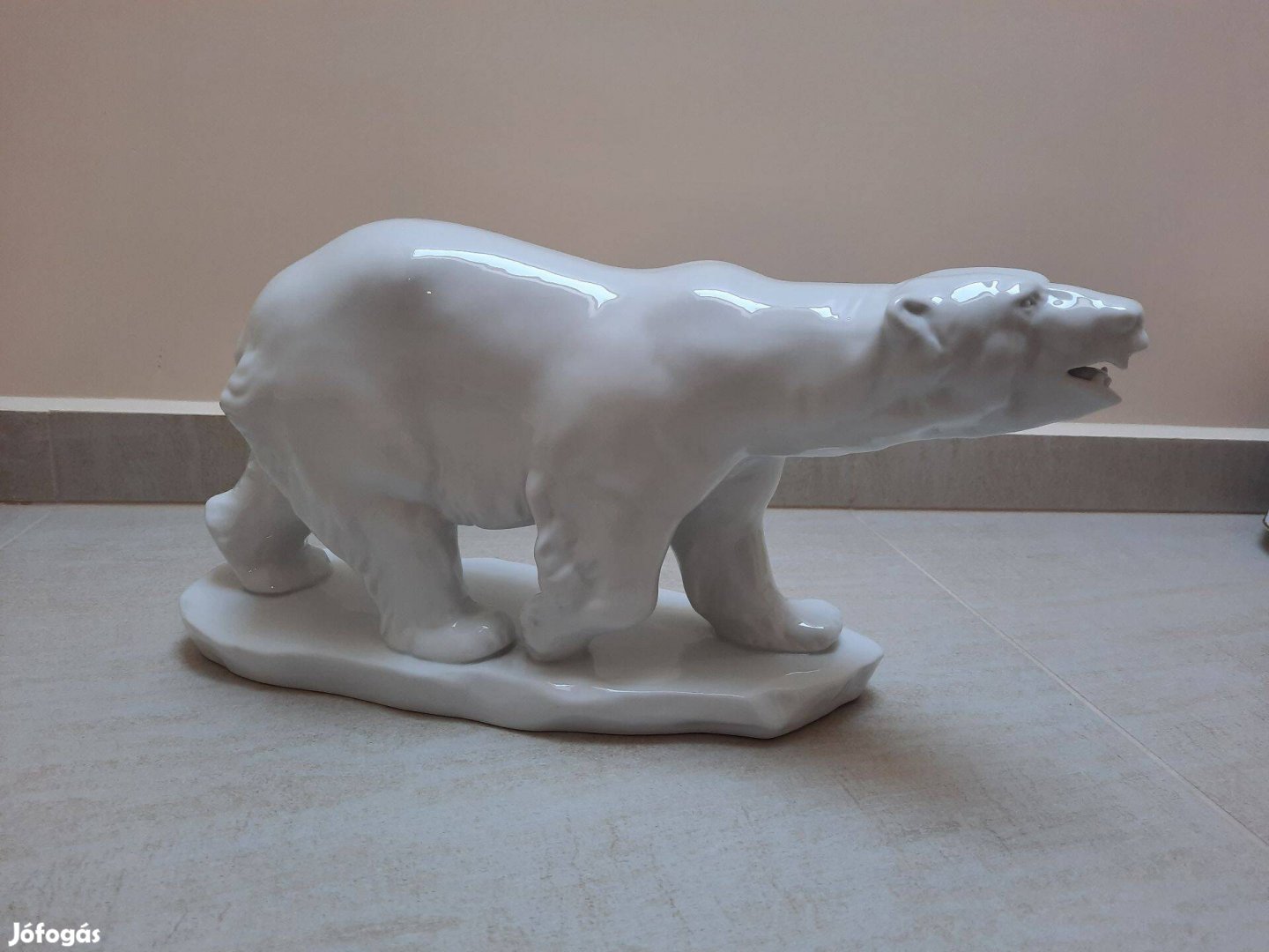 Fehér Herendi jegesmedve a jégtáblán porcelán figura eladó!