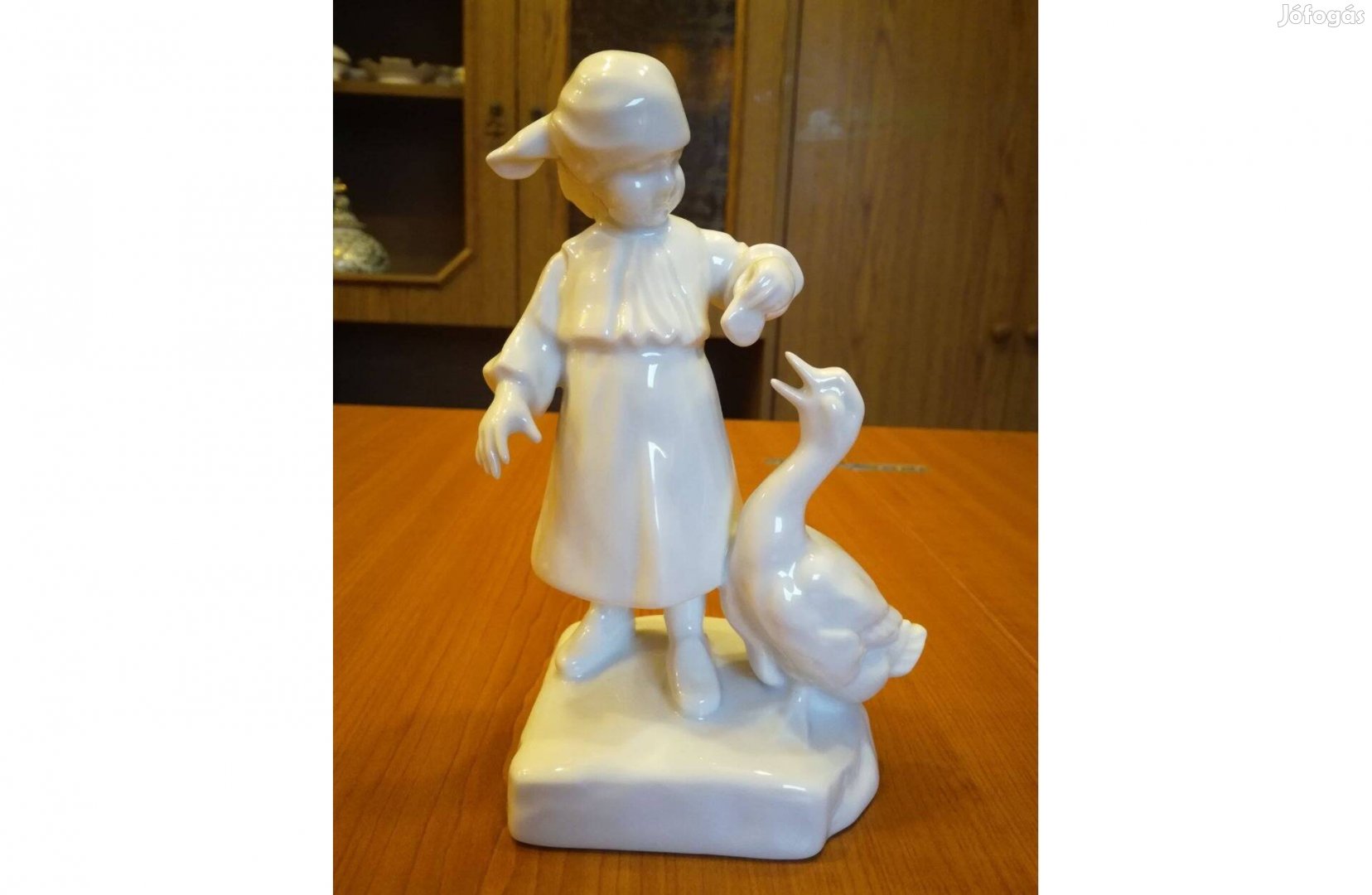 Fehér Herendi libát etető, libás lány porcelán figura eladó!