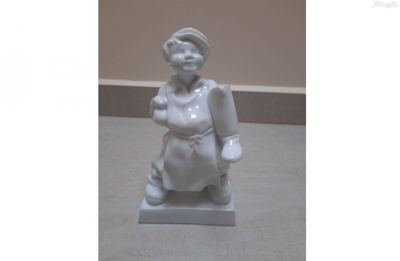 Fehér Herendi porcelán csizmadia, cipész inas, csizmás fiú figura