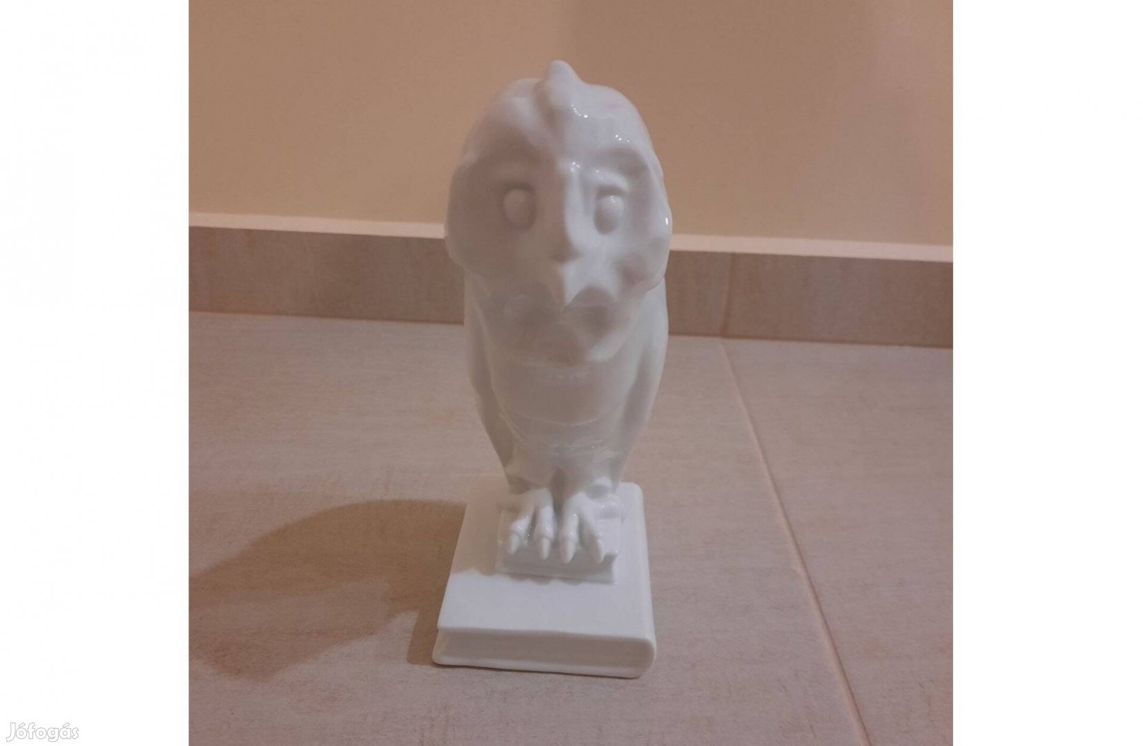 Fehér Herendi porcelán könyveken ülő bagoly porcelán figura eladó!