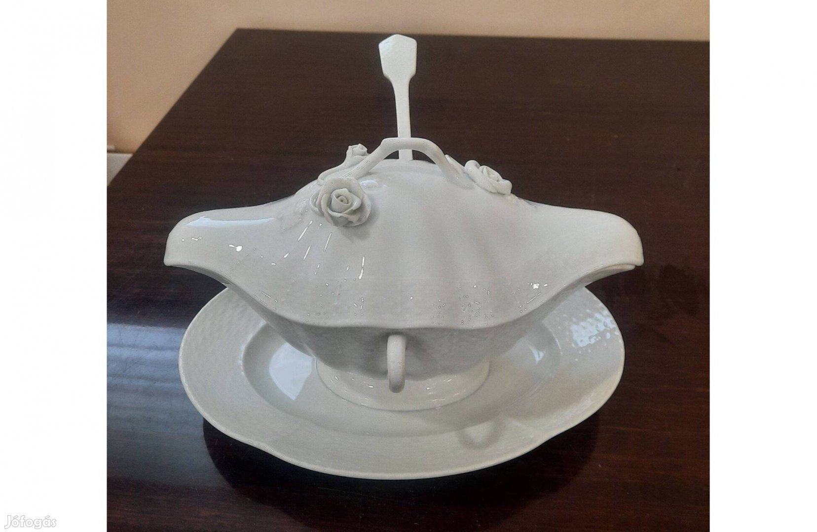 Fehér Herendi porcelán szószos tál + alj + tető + merőkanál eladó!